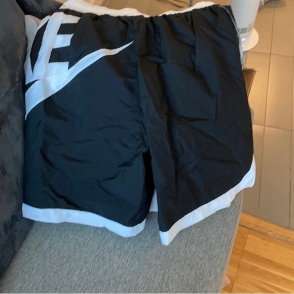 Nike shorts size M - Picture 4 of 5